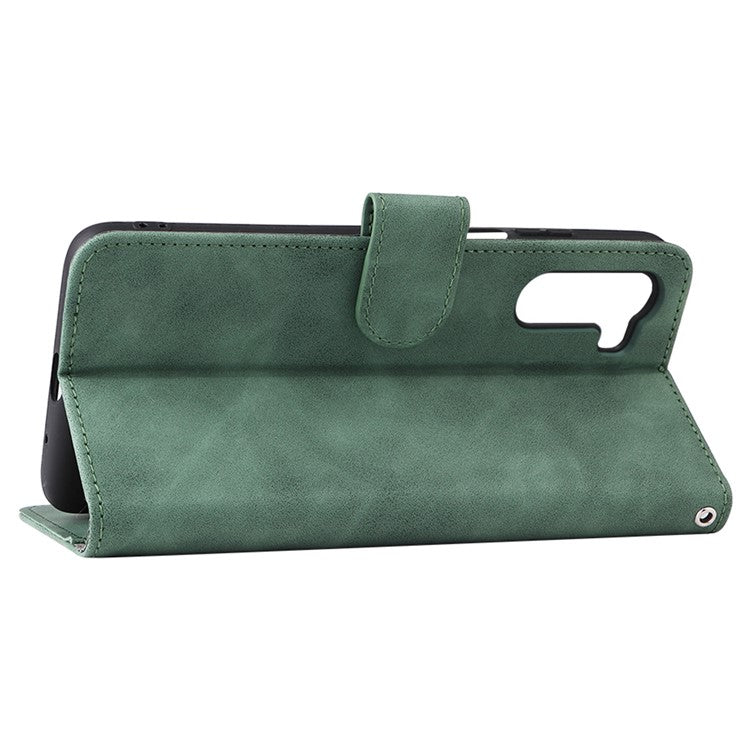 Anti-scratch Splash-repellent Skin-touch Feeling PU Leather + TPU Phone Cover Stand Wallet Shell Mobile Phone Case for Motorola Moto G200 5G - Green