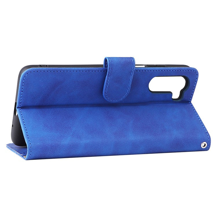 Anti-scratch Splash-repellent Skin-touch Feeling PU Leather + TPU Phone Cover Stand Wallet Shell Mobile Phone Case for Motorola Moto G200 5G - Blue