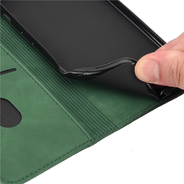 Shockproof Case for Motorola Moto G22 Business Style Phone Stand Cover Phone Case Splicing Leather Shell with Wallet - Green