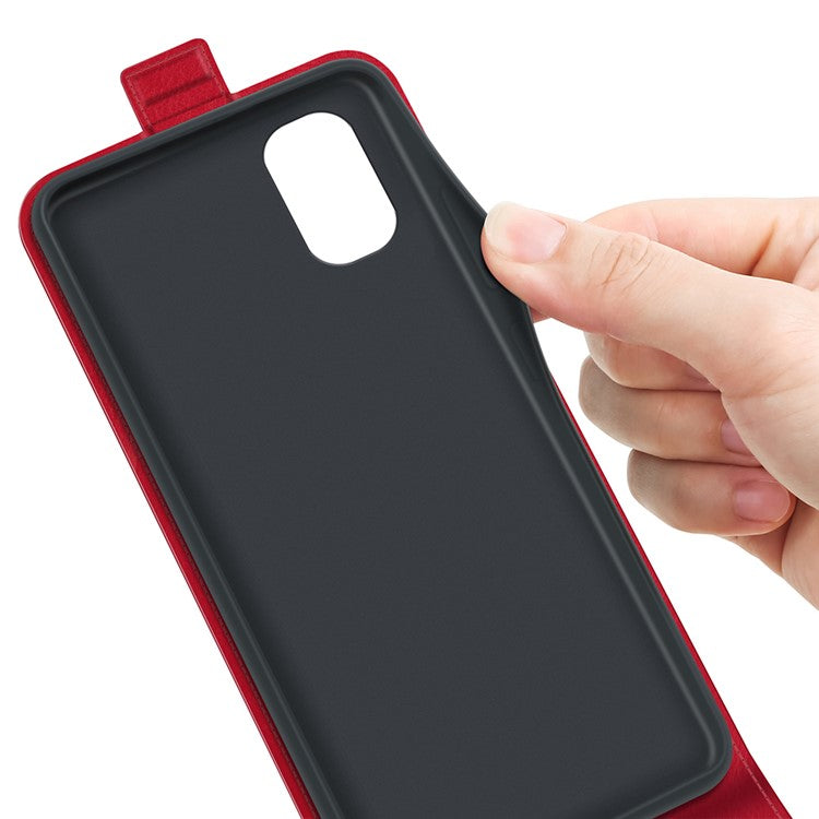 Vertical Flip Leather Case for Motorola Moto G22, Crazy Horse Texture Shockproof Phone Cover with Card Holder - Red