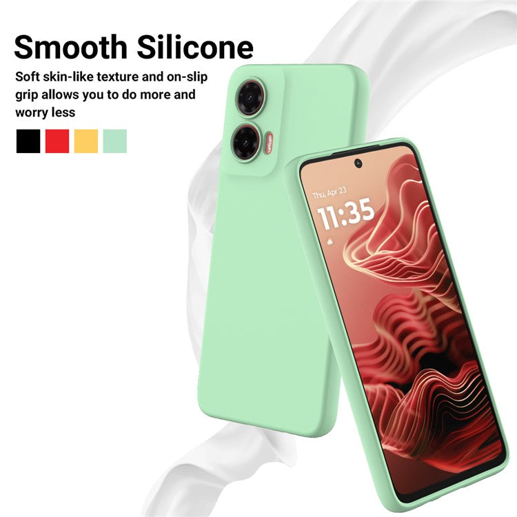 For Motorola Moto G35 5G Case Liquid Silicone Anti-Scratch Phone Cover with Hand Strap - Green