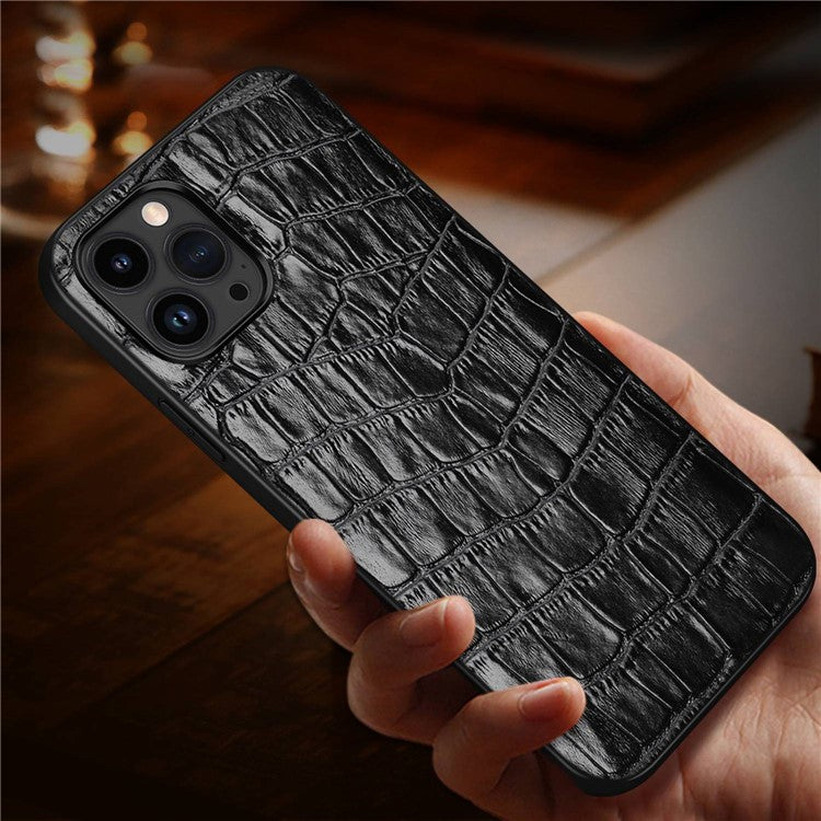 Rubberized Phone Case for iPhone 14 Pro Max Anti-Fall TPU Phone Case Genuine Leather Crocodile Texture Protective Cover - Red