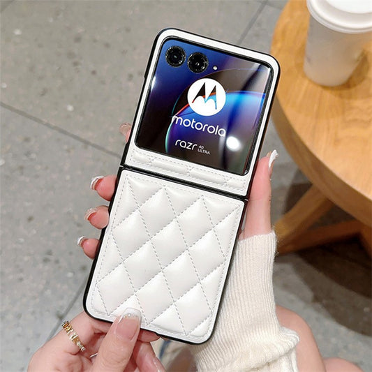 For Motorola Razr 40 Ultra 5G PU Leather Coated PC Phone Case Rhombus Grid Imprinted Phone Cover - White