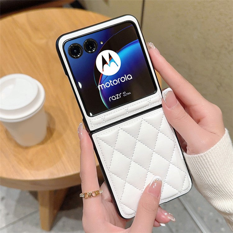 For Motorola Razr 40 Ultra 5G PU Leather Coated PC Phone Case Rhombus Grid Imprinted Phone Cover - White