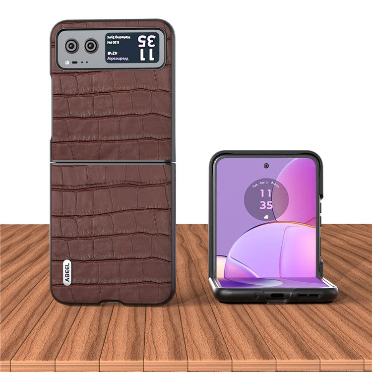 ABEEL Crocodile Texture Phone Case for Motorola Razr 40 5G Cowhide Leather Coated PC Cover - Brown