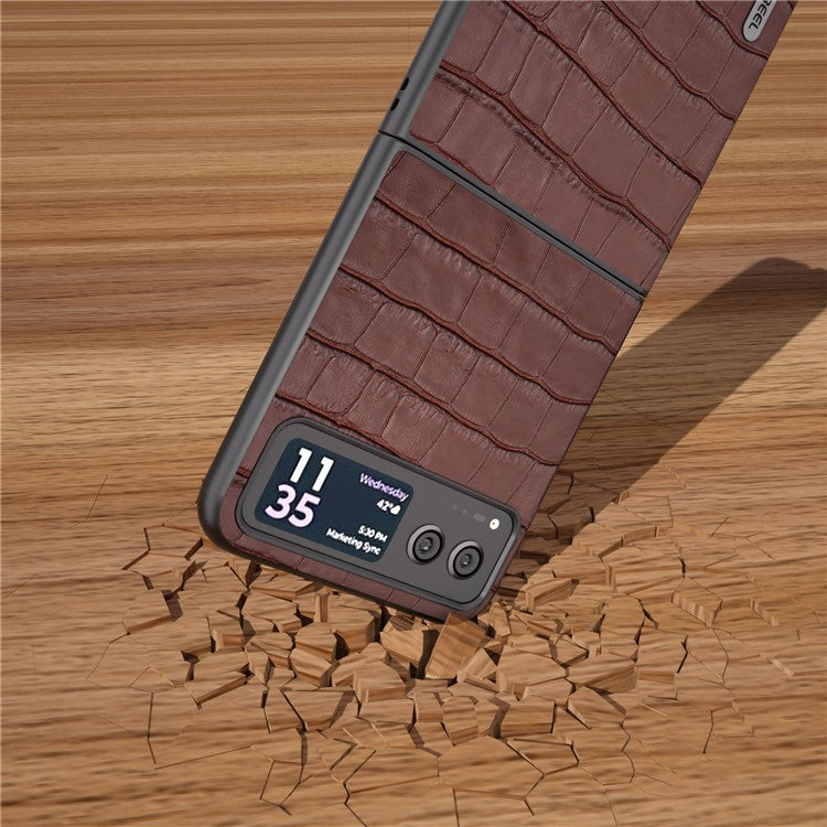 ABEEL Crocodile Texture Phone Case for Motorola Razr 40 5G Cowhide Leather Coated PC Cover - Brown