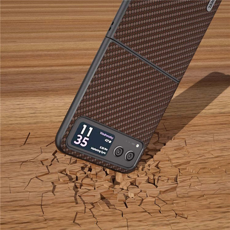 ABEEL Phone Case for Motorola Razr 40 5G Carbon Fiber Texture PU Leather Coated PC Cover - Brown