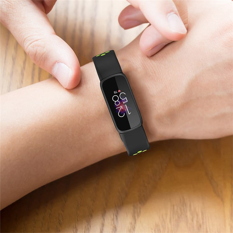 15.4mm Bi-color Silicone Replacement Wristband Breathable Soft Adjustable Waterproof Strap for Fitbit Luxe / Special Edition - Black/Blue