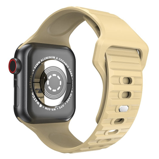 For Apple Watch Series 10 42mm / 9 8 7 41mm / 6 5 4 SE SE (2022) SE (2023) 40mm / 3 2 1 38mm Stripe Design Silicone Smartwatch Band Replacement Wrist Strap - Yellow